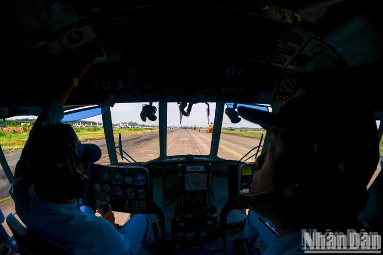 After returning to their exact parking positions, the technical and flight crews promptly begin comprehensive inspections.