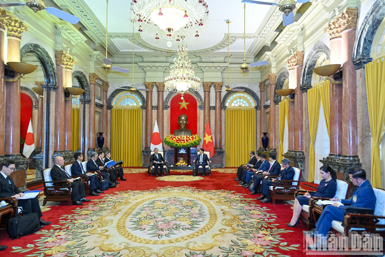 An overview of the reception at the Presidential Palace.