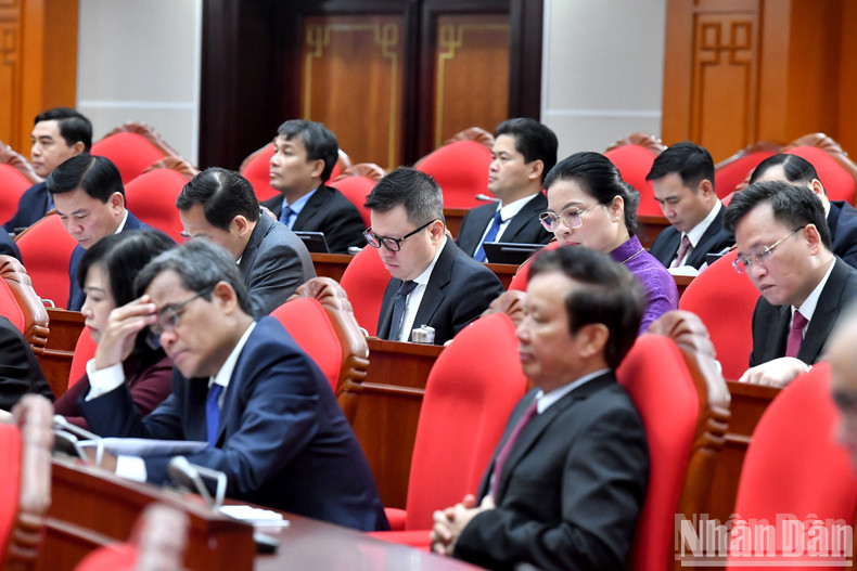 Delegates attending the 11th plenum of the 13th Party Central Committee.