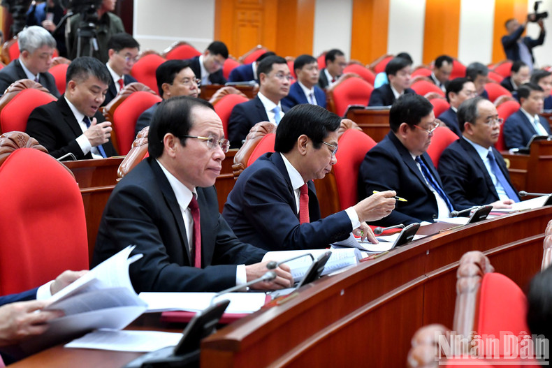 Delegates attending the 11th plenum of the 13th Party Central Committee.