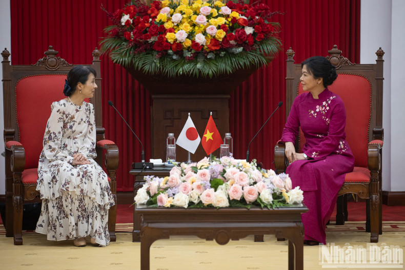 General Secretary To Lam’s spouse Ngo Phuong Ly and Japanese Prime Minister Ishiba Shigeru’s spouse Ishiba Yoshiko at the meeting.