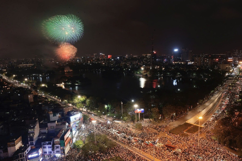 The capital city residents gather at Thong Nhat Park to watch the fireworks display.