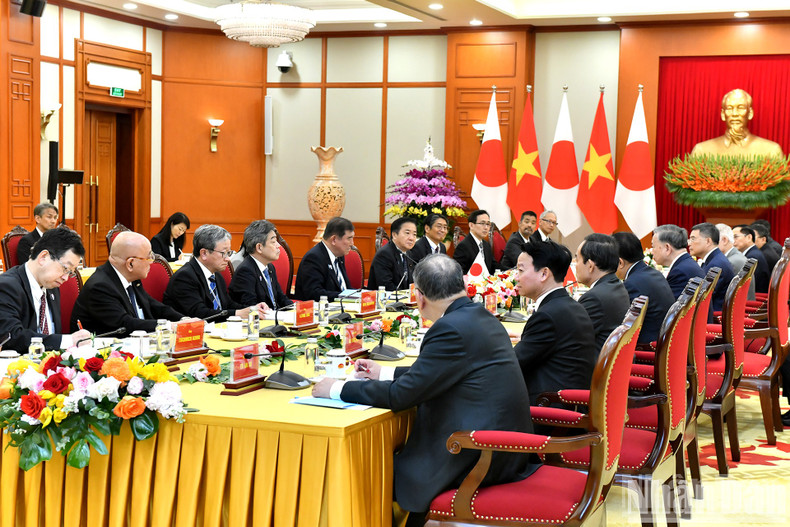 Japanese Prime Minister Ishiba Shigeru and Japanese delegates at the meeting.