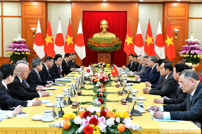 General Secretary To Lam meets with Japanese Prime Minister Ishiba Shigeru.