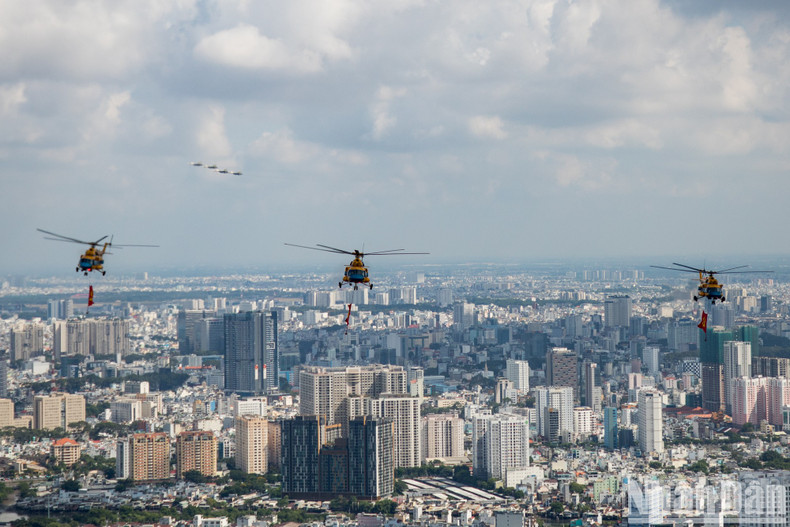 In addition to helicopters, the formation includes Su-30MK fighter jets and Yak-130 multipurpose trainer aircraft.