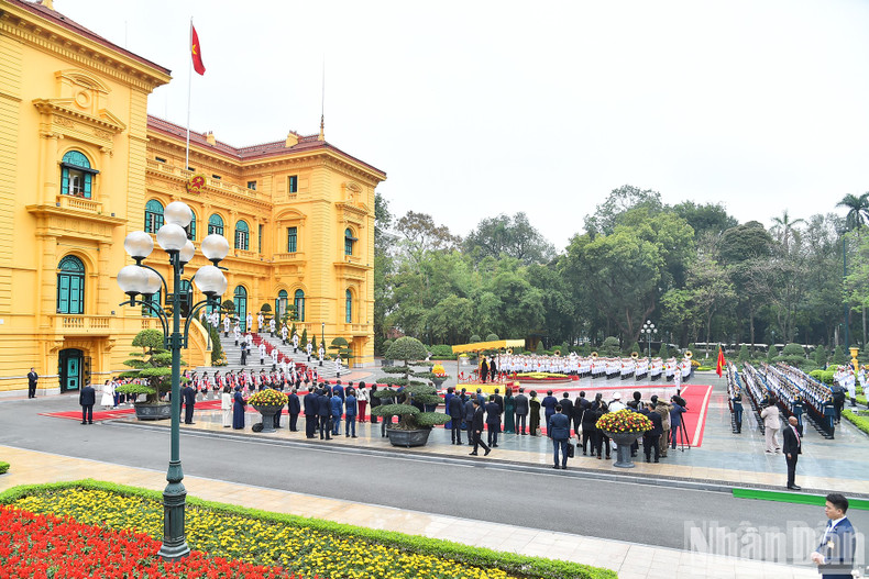 An overview of the welcome ceremony at the Presidential Palace. An overview of the welcome ceremony at the Presidential Palace.
