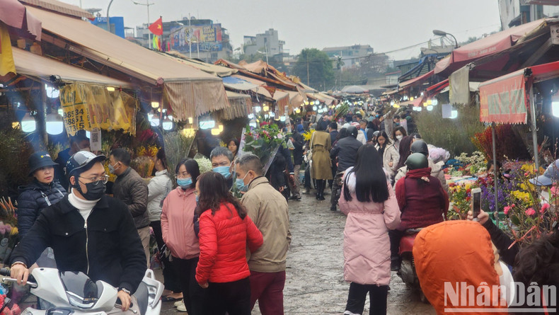 The market is packed with people on the 29th day of the 12th lunar month, two days before Tet.