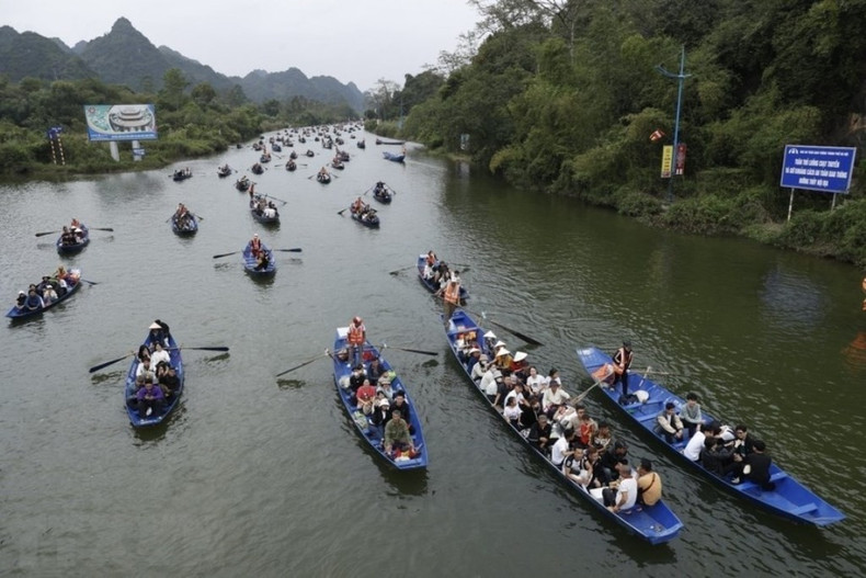 Pilgrims flock to the Perfume Temple for the longest-running spring festival in northern Vietnam. Pilgrims flock to the Perfume Temple for the longest-running spring festival in northern Vietnam.
