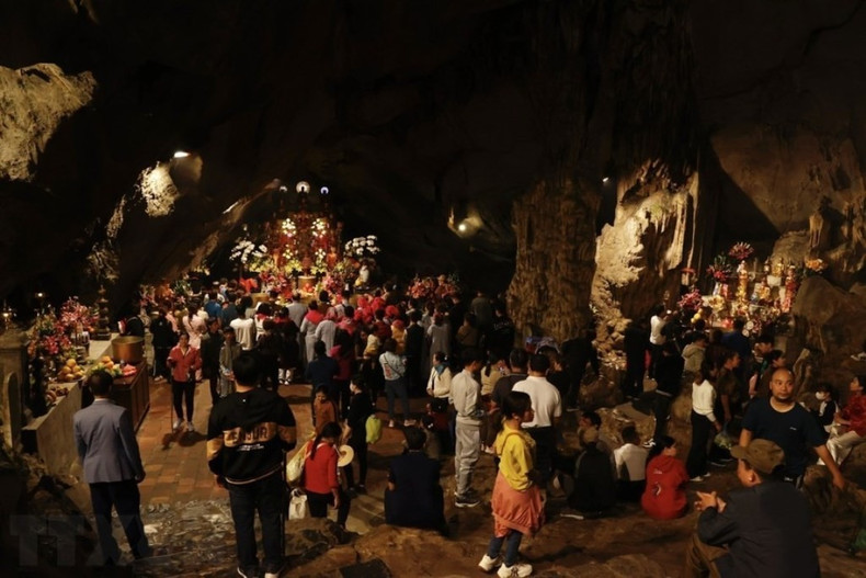 Pilgrims make their offerings at Huong Tich Cave. Pilgrims make their offerings at Huong Tich Cave.