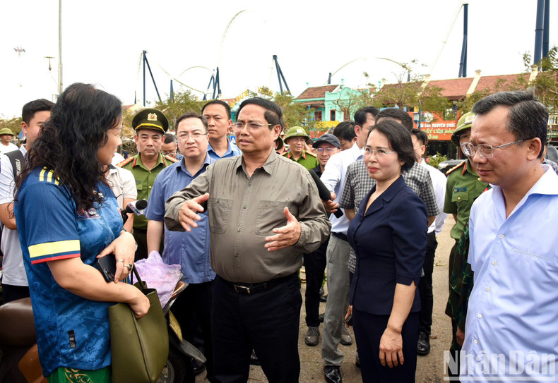 PM Pham Minh Chinh comforts local residents hit by Typhoon Yagi.