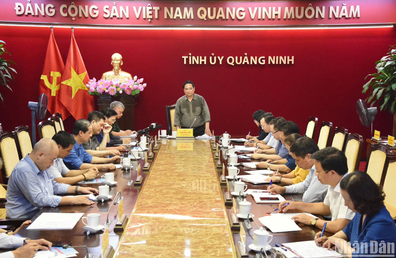 PM Pham Minh Chinh chairs a meeting with ministries, agencies, and local authorities on overcoming the consequences of Typhoon Yagi.