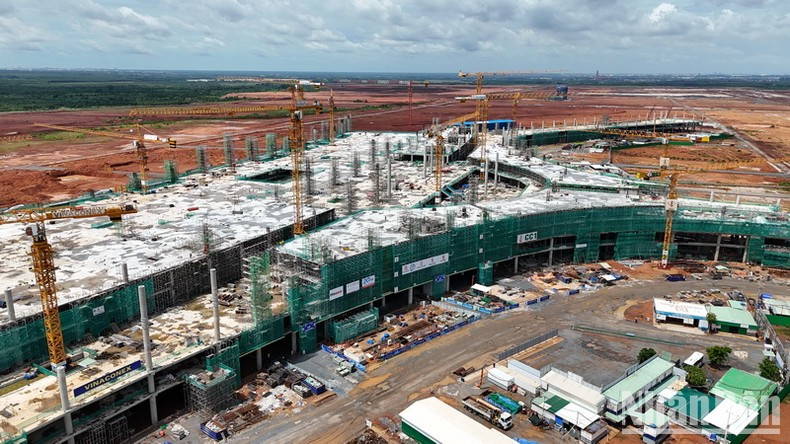 The passenger terminal is considered the heart of Long Thanh Airport, and the first phase is scheduled for completion by August 31, 2026. The passenger terminal is considered the heart of Long Thanh Airport, and the first phase is scheduled for completion by August 31, 2026.