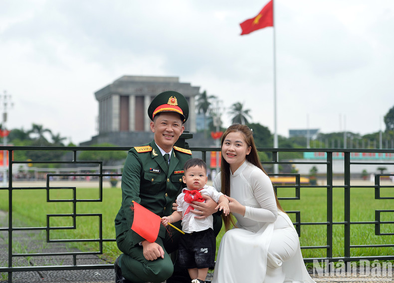 Many families who are members of the armed forces also take the occasion to capture memorable moments with their loved ones. Many families who are members of the armed forces also take the occasion to capture memorable moments with their loved ones.