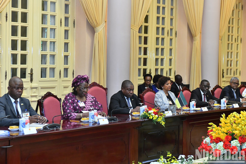 Mozambican President Filipe Jacinto Nyusi and the Mozambican delegation.