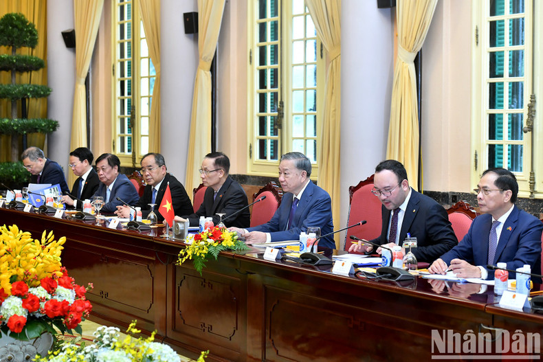 General Secretary and President To Lam and the Vietnamese delegation at the talks.