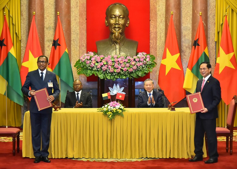 At the MoU signing ceremony between the two foreign ministries. (Photo: NDO) At the MoU signing ceremony between the two foreign ministries. (Photo: NDO)