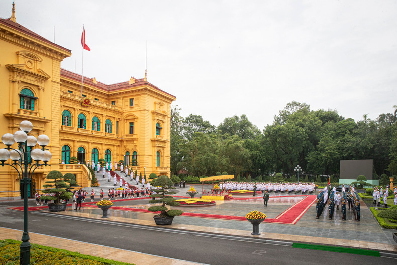 An overview of the welcome ceremony for Mozambican President Filipe Jacinto Nyusi.