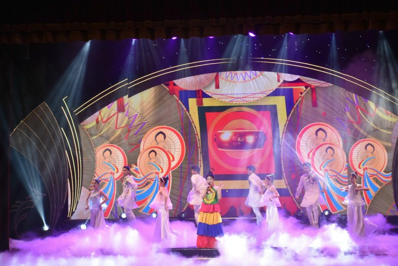 An art performance at the event (Photo: VNA)