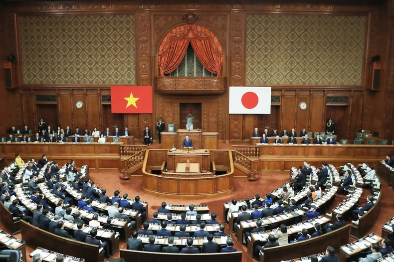 President Vo Van Thuong delivers a speech at the National Diet of Japan. (Photo: VNA)