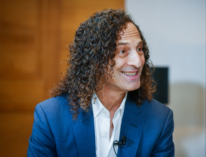Kenny G during an interview with Nhan Dan.