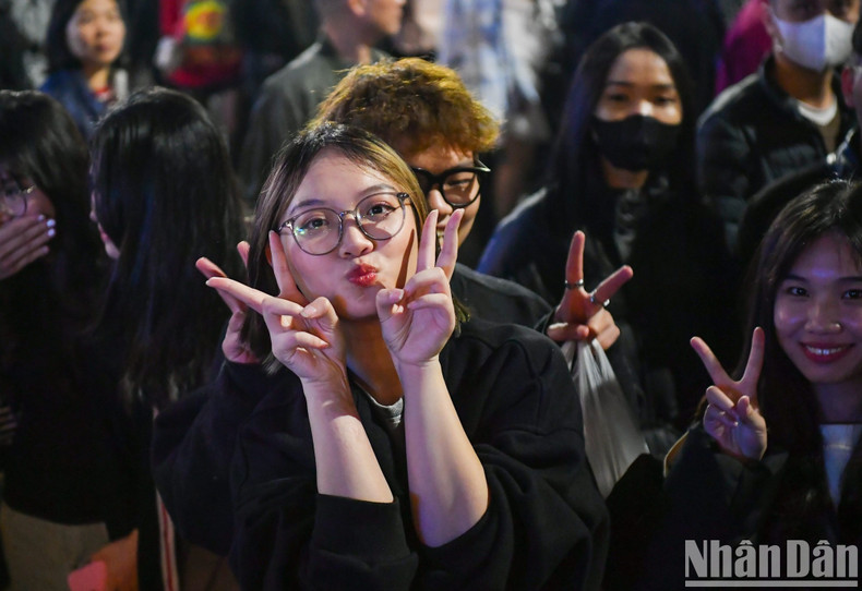 Revellers expressed their joy at the arrival of 2025. Revellers expressed their joy at the arrival of 2025.