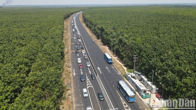 Phan Thiet - Dau Giay Expressway (Photo: Thien Vuong)