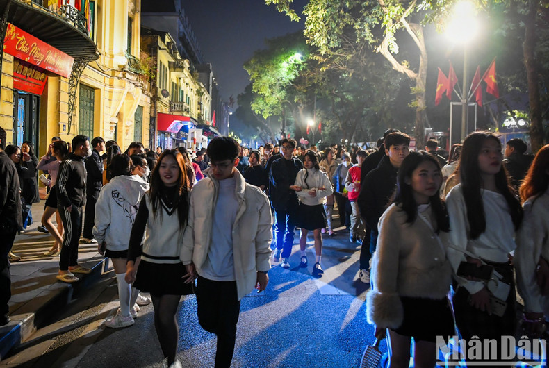 The lively atmosphere on New Year’s Eve near Hoan Kiem Lake. The lively atmosphere on New Year’s Eve near Hoan Kiem Lake.