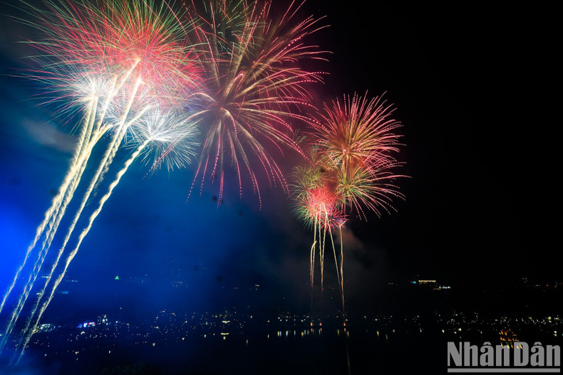 Fireworks were seen from the top of the Hanoi Post Office building. Fireworks were seen from the top of the Hanoi Post Office building.