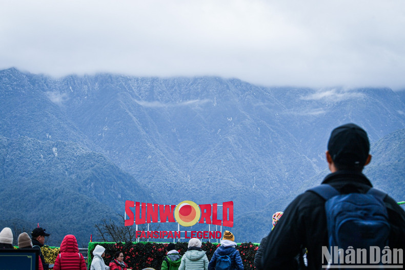 Snow begins to fall at an altitude of 2,800 metres and above. Snow begins to fall at an altitude of 2,800 metres and above.