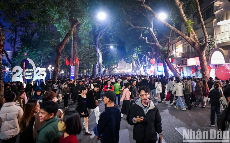The lively atmosphere on New Year’s Eve near Hoan Kiem Lake. The lively atmosphere on New Year’s Eve near Hoan Kiem Lake.