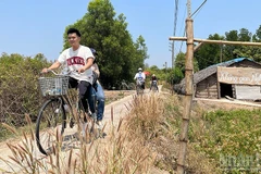 Visitors cycle to explore Thieng Lieng, Thanh An Commune, Ho Chi Minh City. (Photo: LINH BAO)