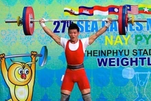 Weightlifter Thach Kim Tuan wins the men's 56kg gold medal and breaks two SEA Games records