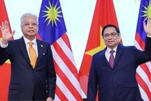 Malaysian Prime Minister Dato’ Sri Ismail Sabri bin Yaakob (L) and Prime Minister Pham Minh Chinh (Photo: VNA)