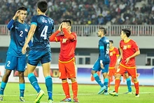 Disappointment of U-23 Vietnam (red) after the loss 