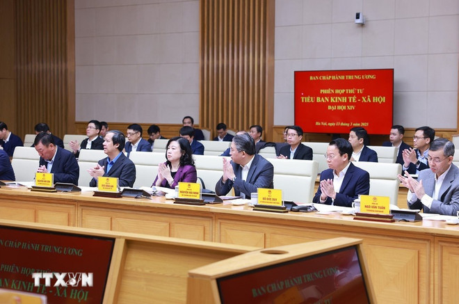 Socio-economic report for 14th Party Congress must be strategic: PM ảnh 1