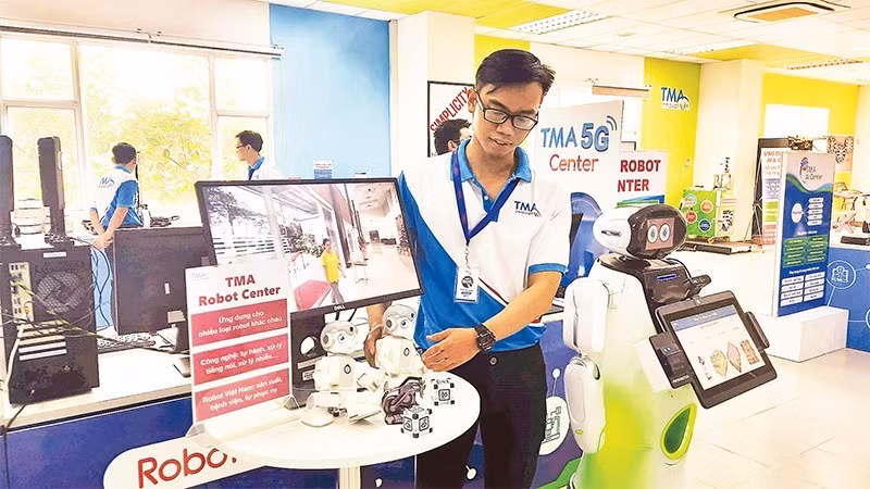 TMA Technology Group and Quang Trung Software City showcase their technology products.