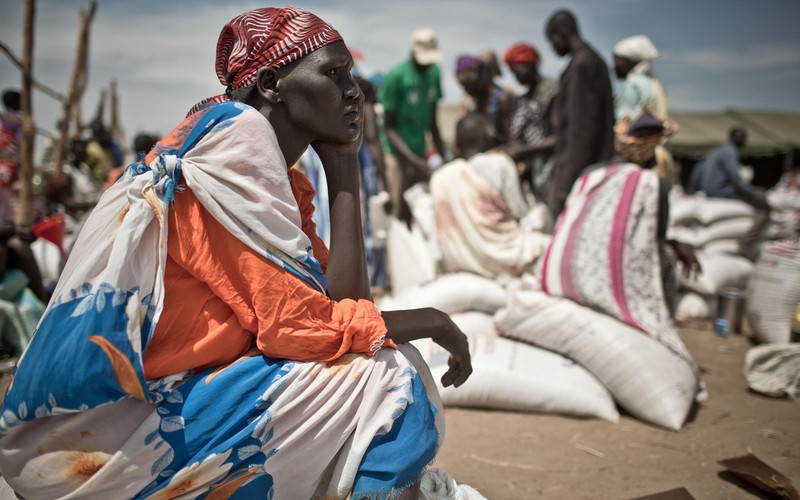A South Sudanese woman waits to receive food aid. (Photo: Oxfam)