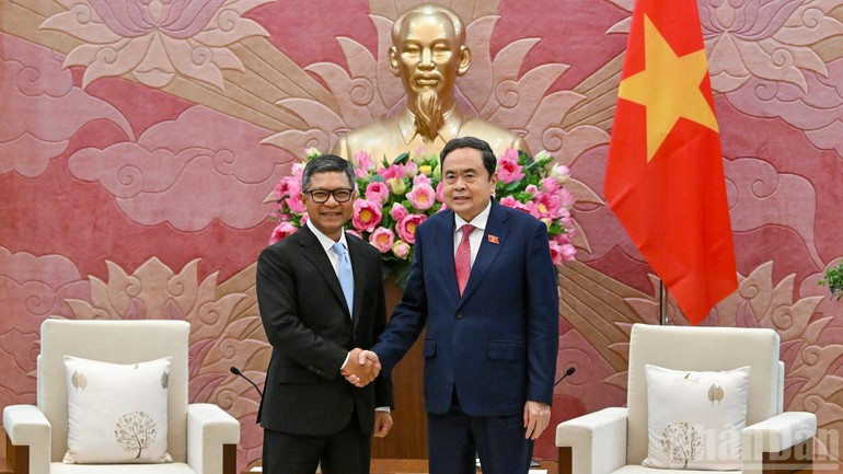 National Assembly Chairman Tran Thanh Man receives Indonesian Ambassador to Viet Nam Denny Abdi on October 30. (Photo: Thuy Nguyen)