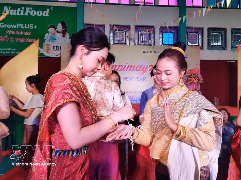 The wrist-tying ritual during Bunpimay is believed to bring peace and good fortune. (Photo: VNA)