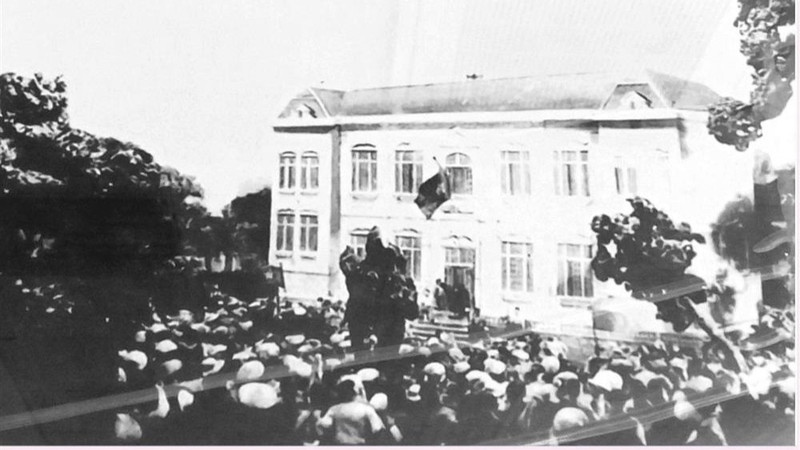 People participated in the uprising to seize power in Vinh City in August 1945. (Source: Nghe An Newspaper)