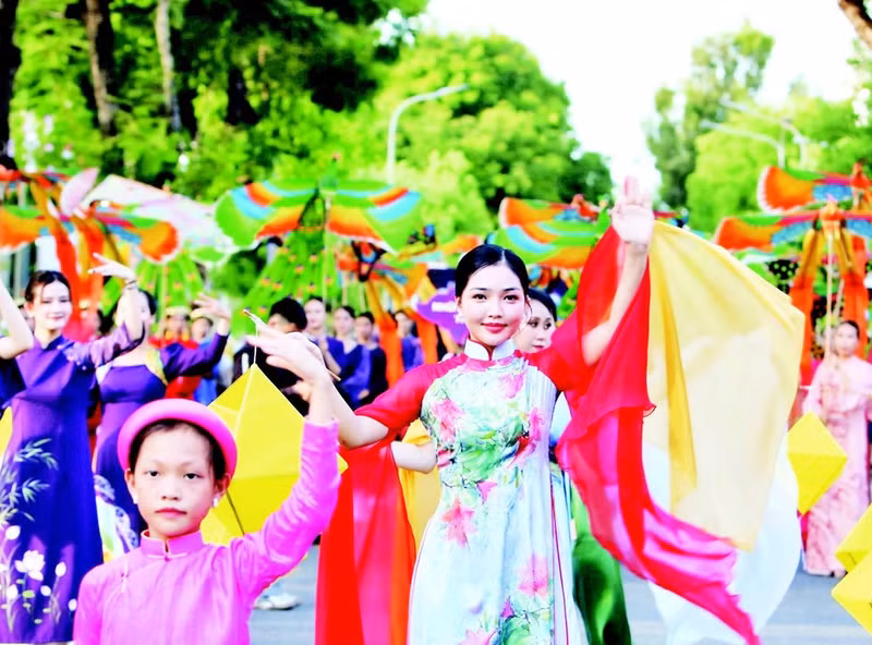 Hue’s ao dai, recognised as a national intangible cultural heritage, serves as a symbol of the city’s distinctive identity amid the currents of integration and development.