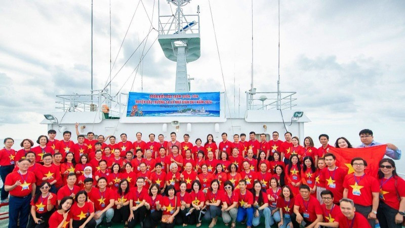 An overseas Vietnamese delegation visits Truong Sa in 2024.
