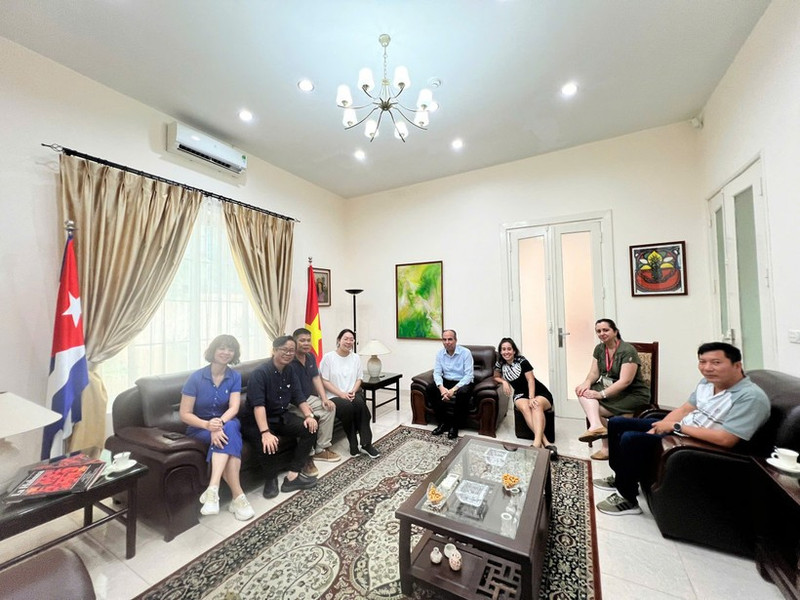 The film crew works with the Cuban Embassy in Viet Nam. (Photo: VTV)