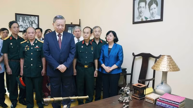 General Secretary To Lam visits the place where President Ho Chi Minh wrote the Declaration of Independence. (Photo: VNA)