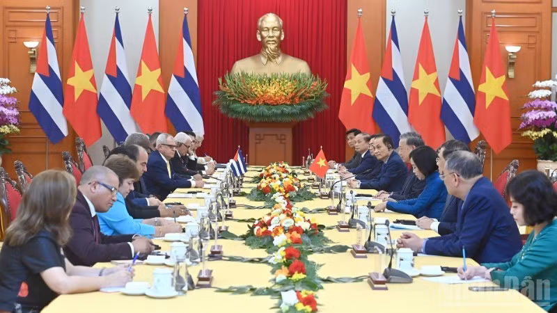 Party General Secretary To Lam hosts a reception for President of the National Assembly of People's Power and President of the Council of State of Cuba Esteban Lazo Hernandez in Ha Noi on October 1, 2025 (Photo: Dang Khoa)