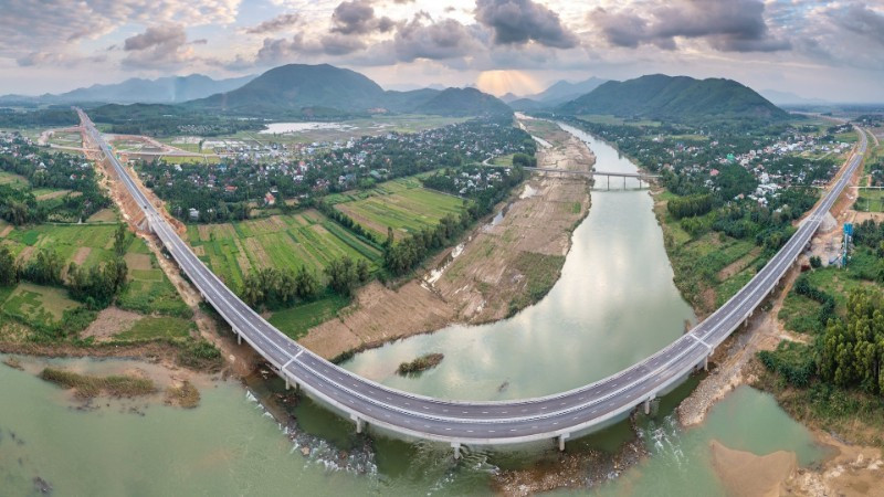The Quang Ngai-Hoai Nhon section of the north-south expressway.