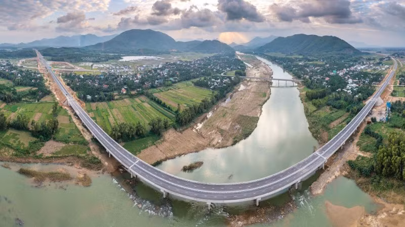 The Quang Ngai-Hoai Nhon section of the north-south expressway.