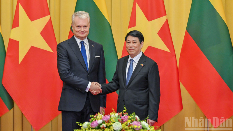 Vietnamese President Luong Cuong and Lithuanian President Gitanas Nauseda. (Photo: Thuy Nguyen)