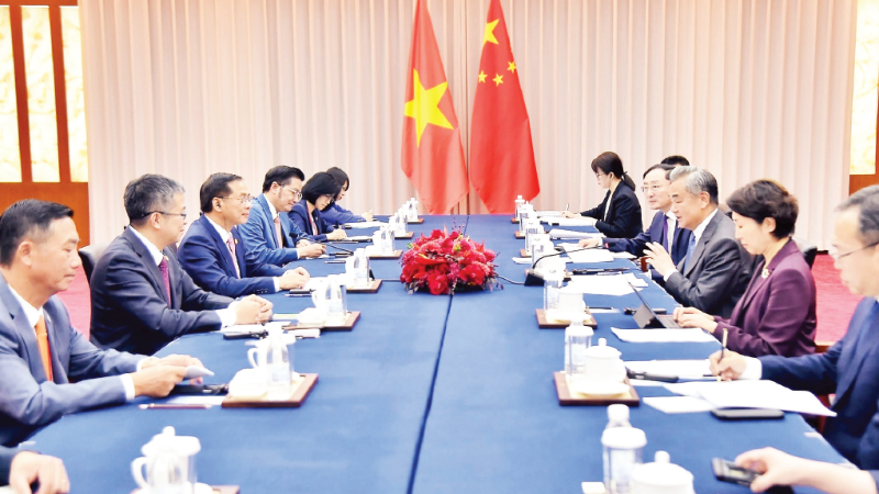 Vietnamese and Chinese officials hold talks in Yunnan, China. (Photo: Vietnamese Embassy in China)