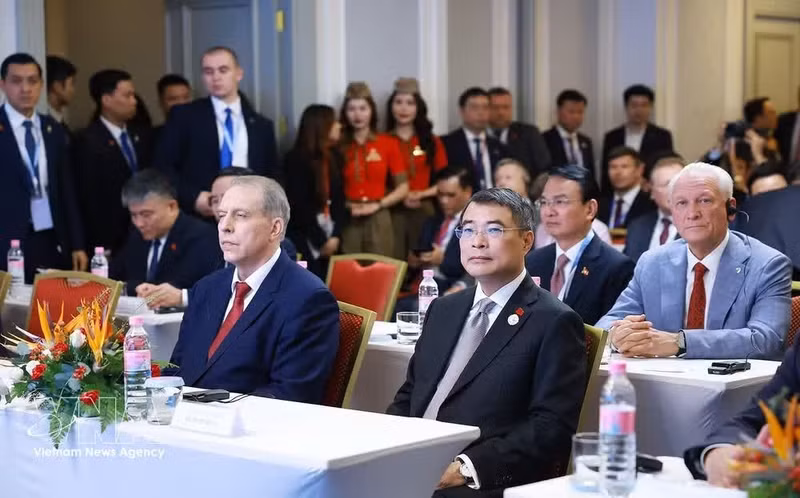 Prime Minister Le Minh Hung attends the Viet Nam-Russia trade and investment networking programme on June 17 (Photo: VNA)